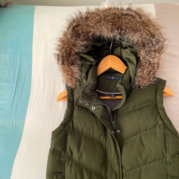 GAP Puffer Vest with Removable Faux Fur Lined Hood - Picture 2 of 10